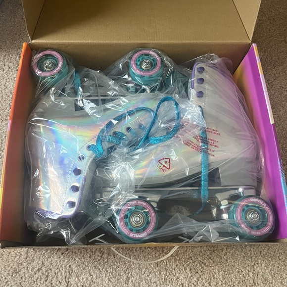 Impala Quad Skates - Holographic (DISCONTINUED) - Picture 2 of 3